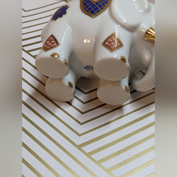 PG Handcrafted In Malaysia Porcelain Elephant Figurine White Gold Blue Red  - Picture 9 of 9